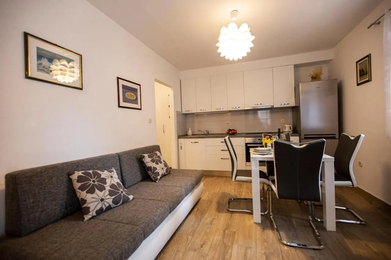 The Star Apartment Split